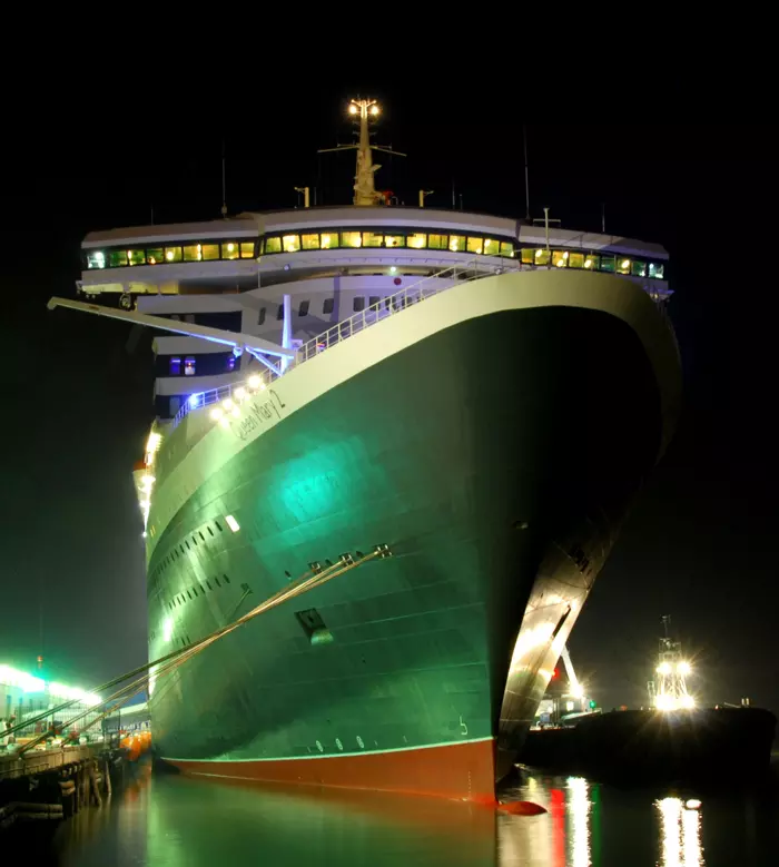 Cruise ship Queen Mary 2 at night